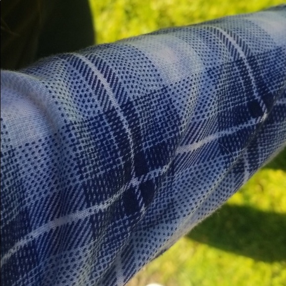 daytrip blue flannel button down!!💙 - Picture 5 of 6